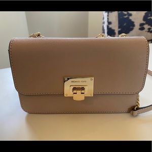 Micheal Kors Tina Wallet Crossbody
